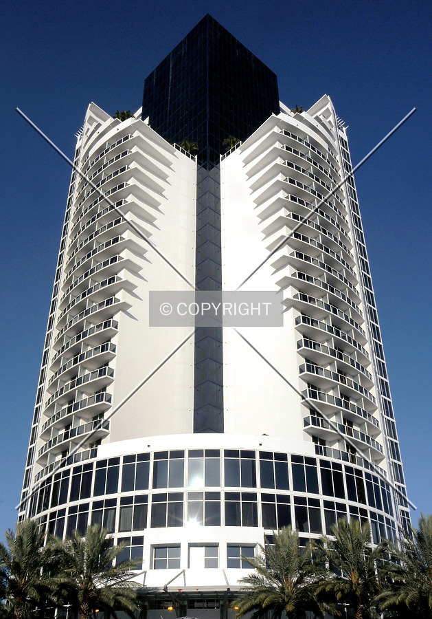 Trump International Sonesta Beach Resort by Jorge Molina