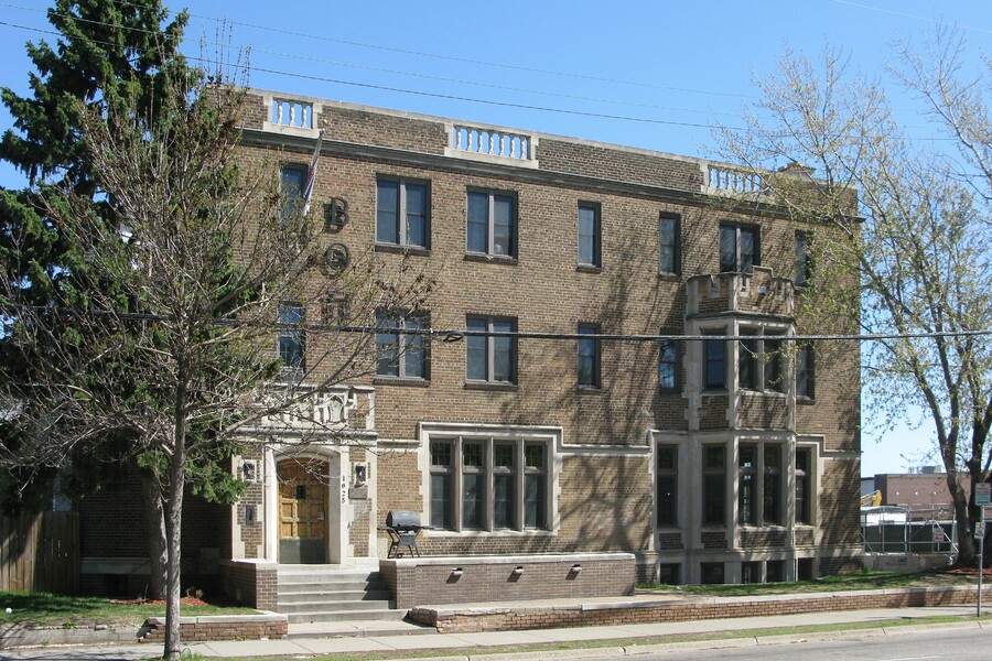 Beta Theta Pi Fraternity House