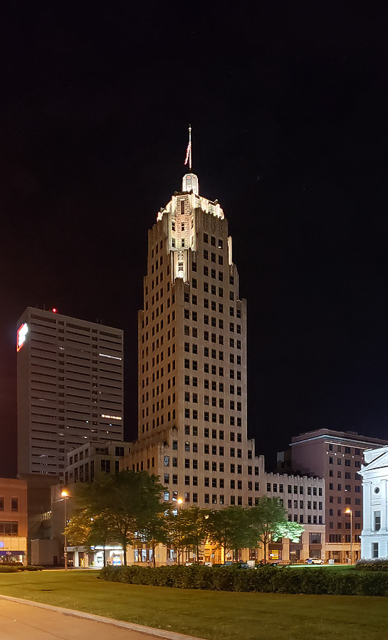Lincoln National Bank Building by Ryan Hildebrand