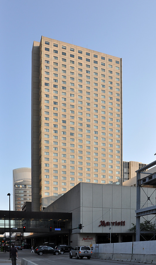 Des Moines Marriott by Rick Bronson