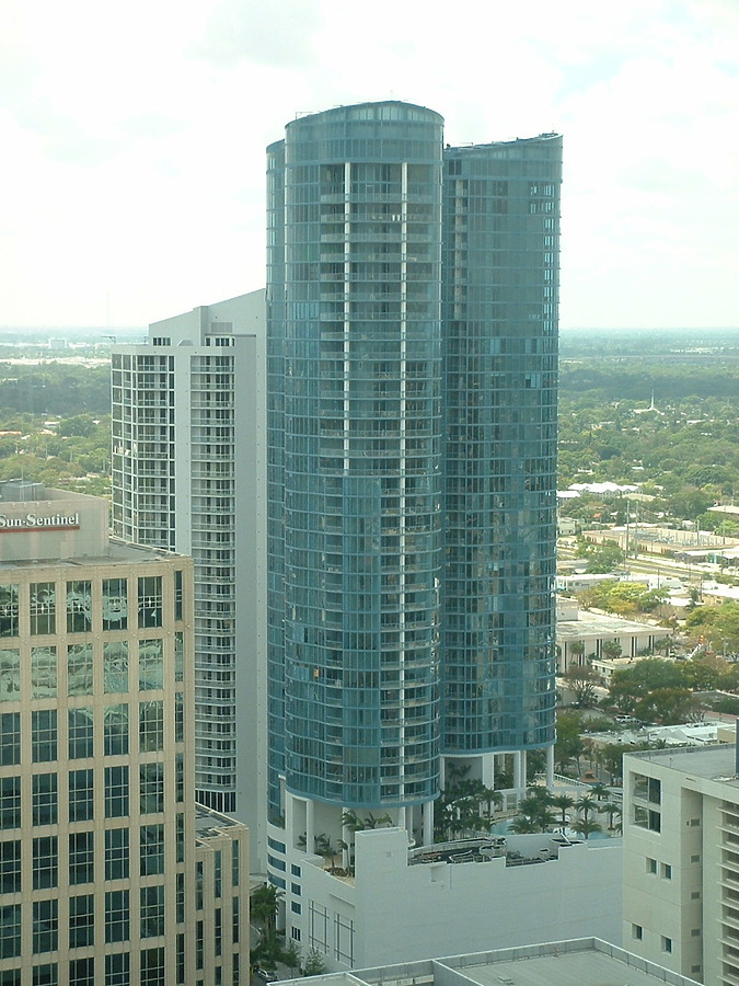 Las Olas River House by Paul Cucuzza