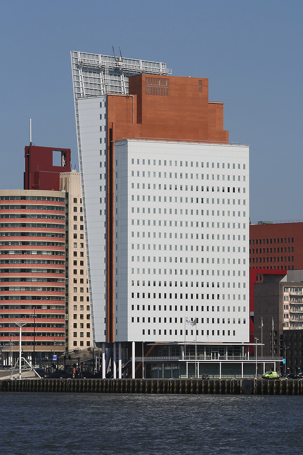 Toren op Zuid by Michiel van Dijk