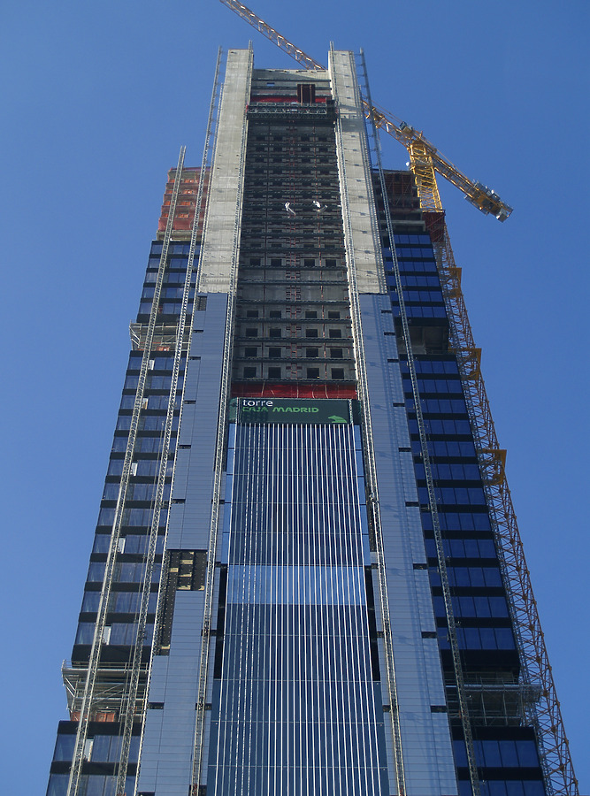 Torre Caja Madrid by Cesar Serrano