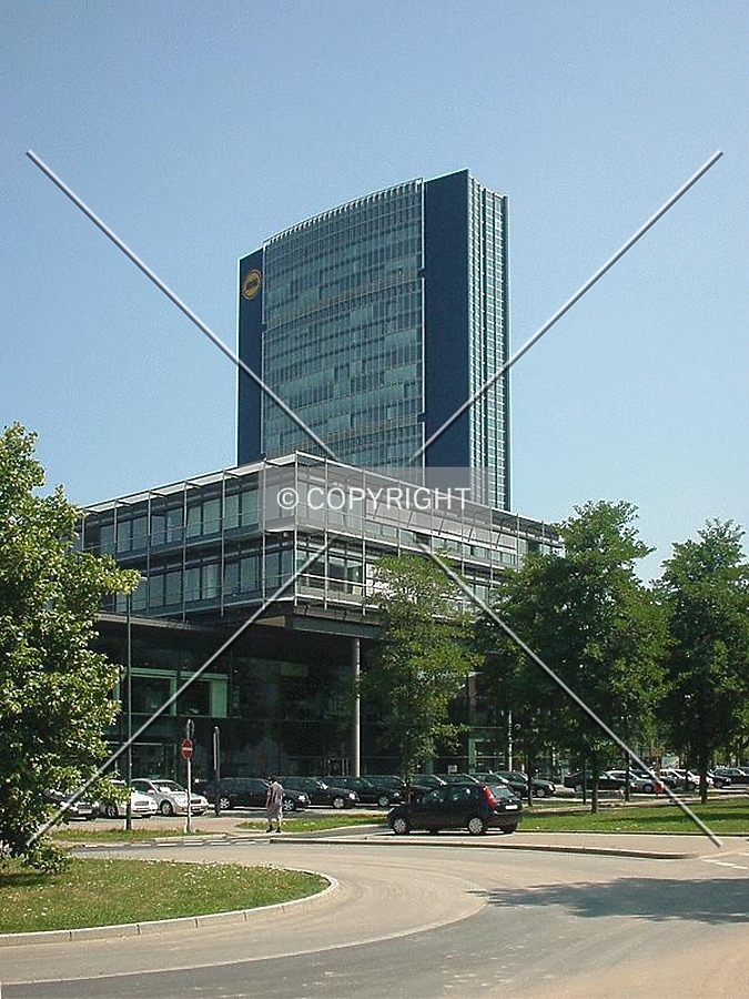 ARAG Tower by Nephilim