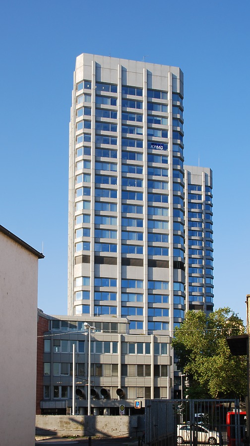 Bonifazius Platz I by Huopa