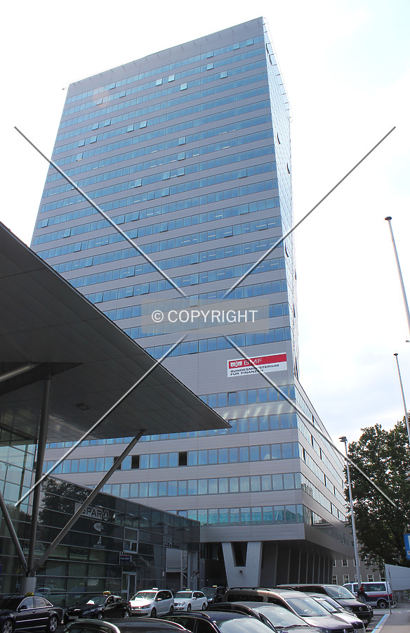 Finanzamt Tower by Florian Barbier