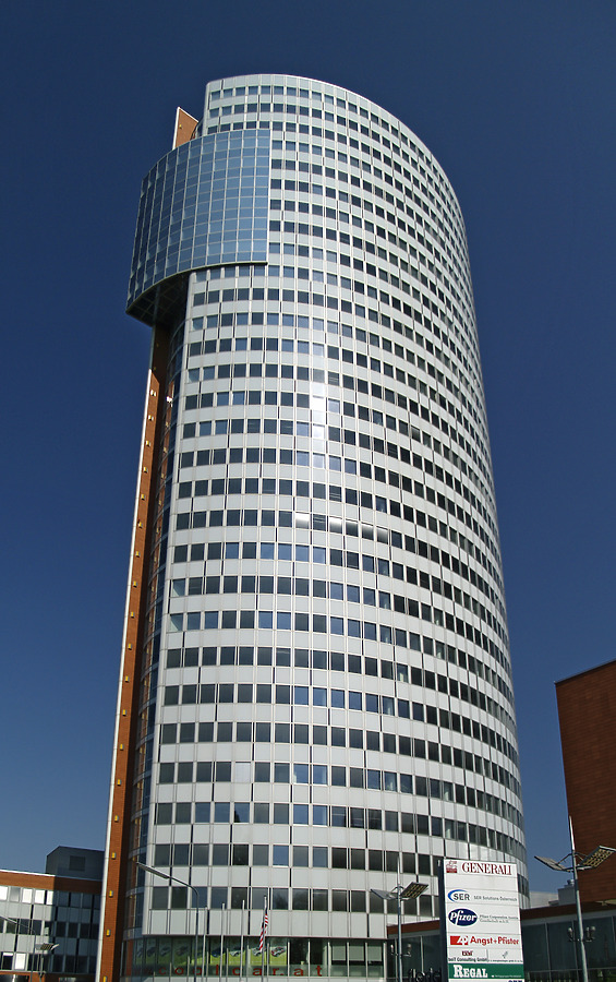 Florido Tower by Cesar Serrano