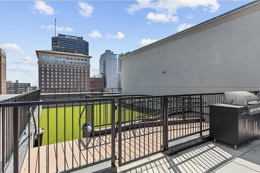 The Merchandise Mart Apartments by Oliver Properties