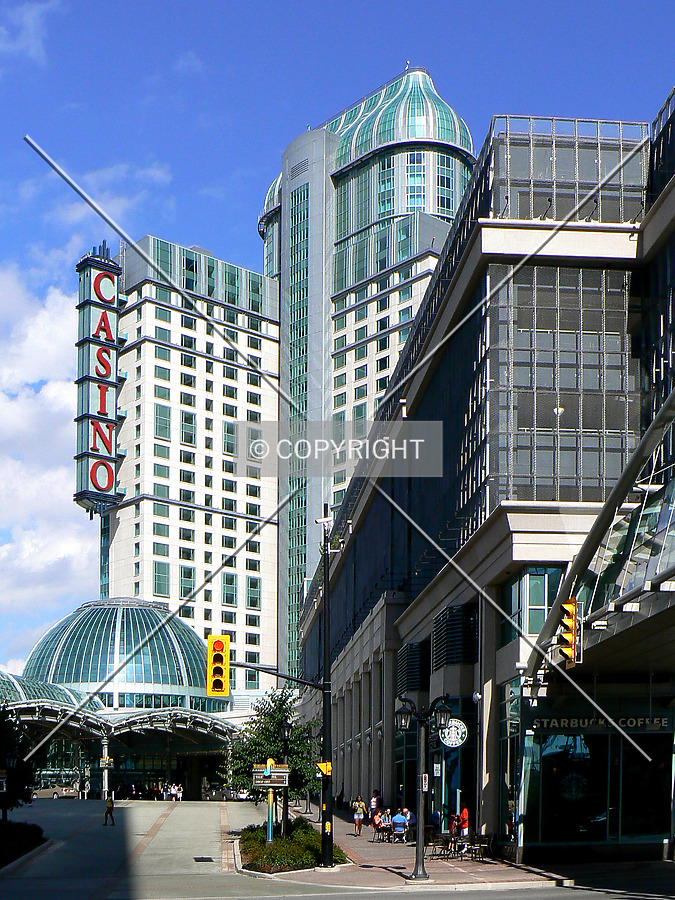 Niagara Fallsview Casino Resort by Luis Ibáñez