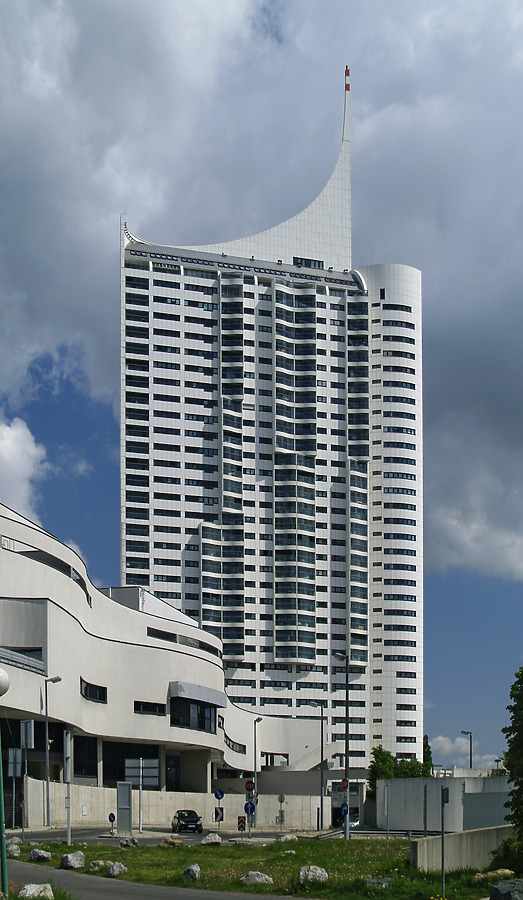 Hochhaus Neue Donau by Cesar Serrano