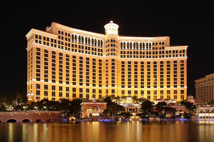 Bellagio Resort & Casino by Michiel van Dijk