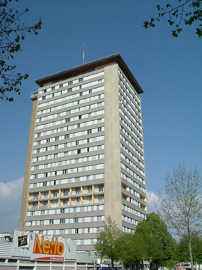Tour Sarah Bernhardt by Florian Barbier