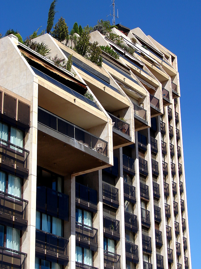 Le Triangle by Robin Spetz