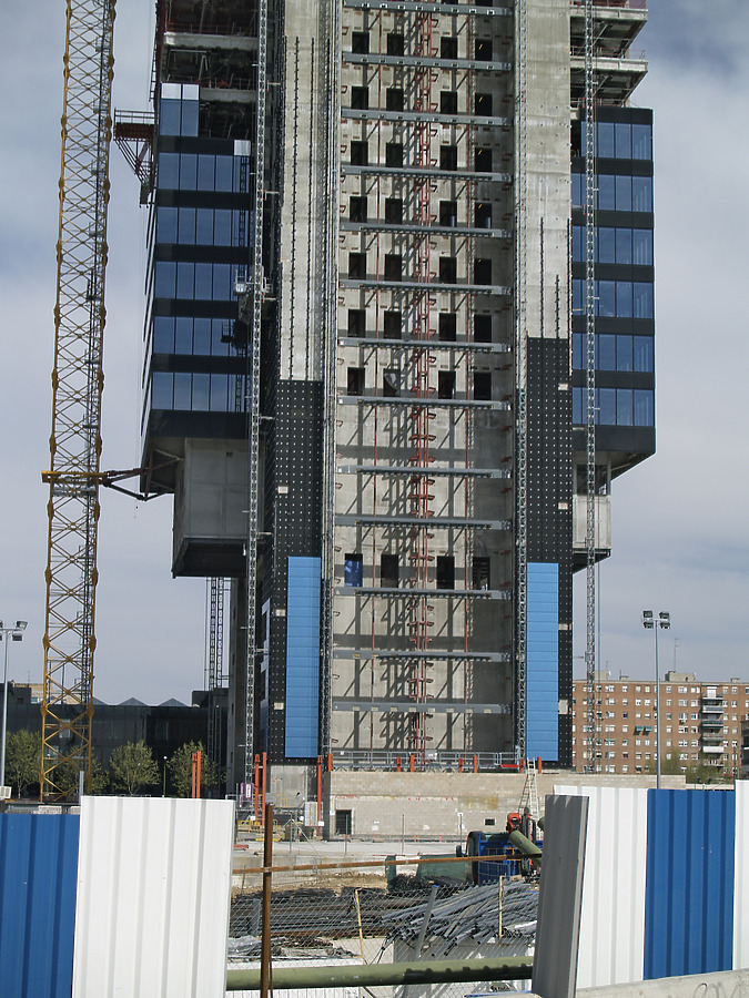 Torre Caja Madrid by Cesar Serrano