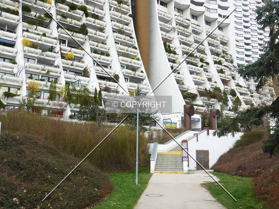 Wohnpark Alterlaa - Block B1-B2 by Nephilim