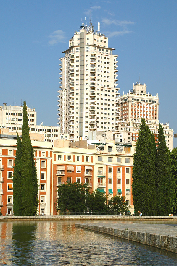 Torre de Madrid by John Bek