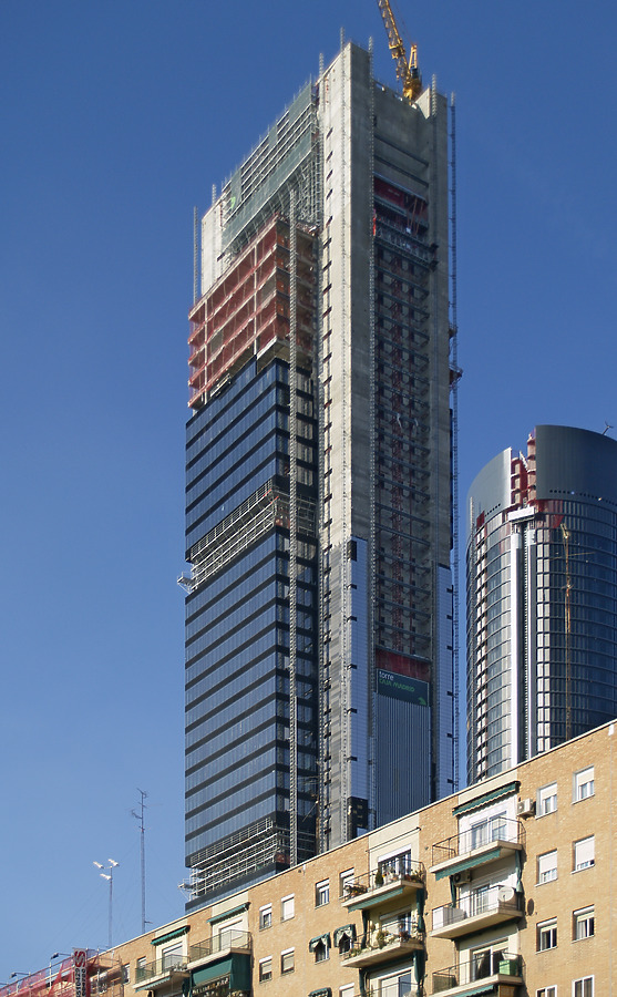 Torre Caja Madrid by Cesar Serrano