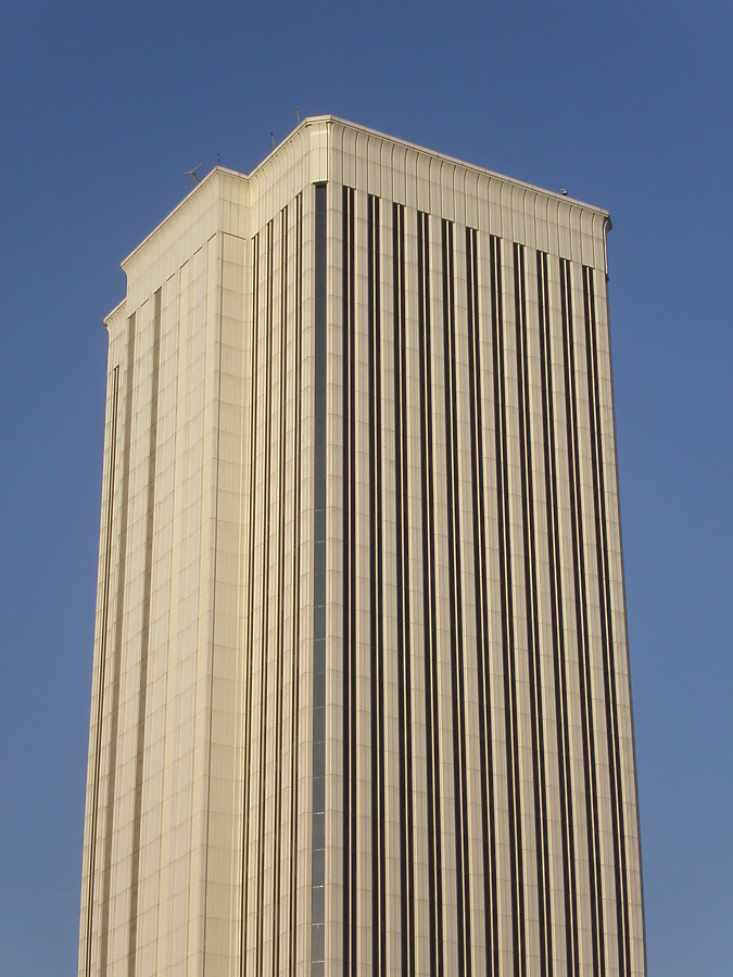 Torre Picasso by Cesar Serrano