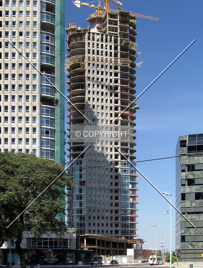Mulieris torre Sur by Maximiliano Buono