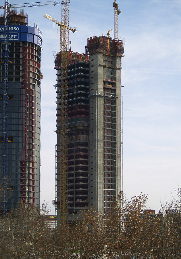 Torre Caja Madrid by Cesar Serrano
