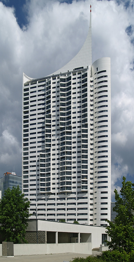 Hochhaus Neue Donau by Cesar Serrano