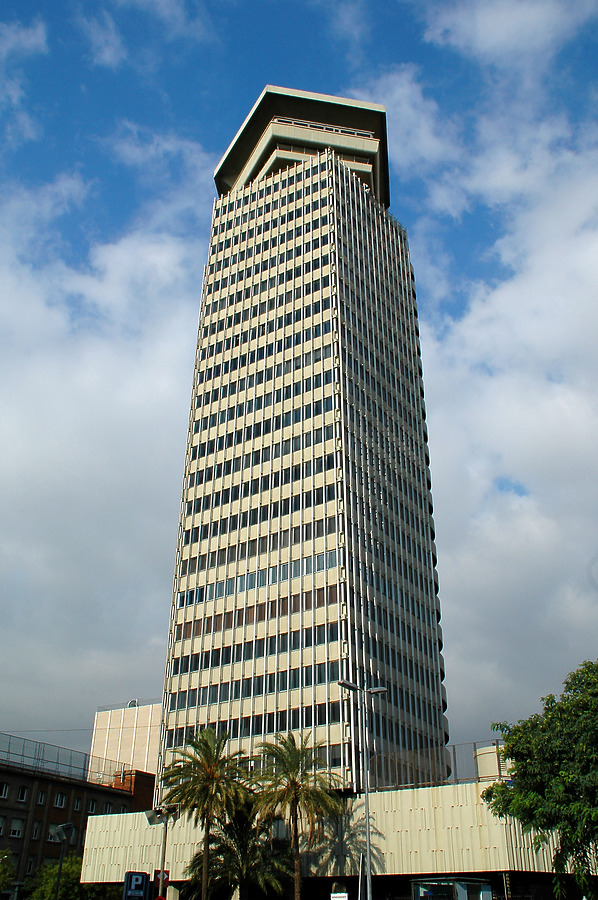 Edificio Colón by John Bek