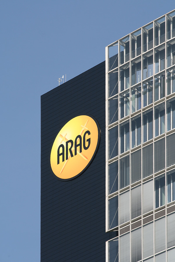 ARAG Tower by Michiel van Dijk