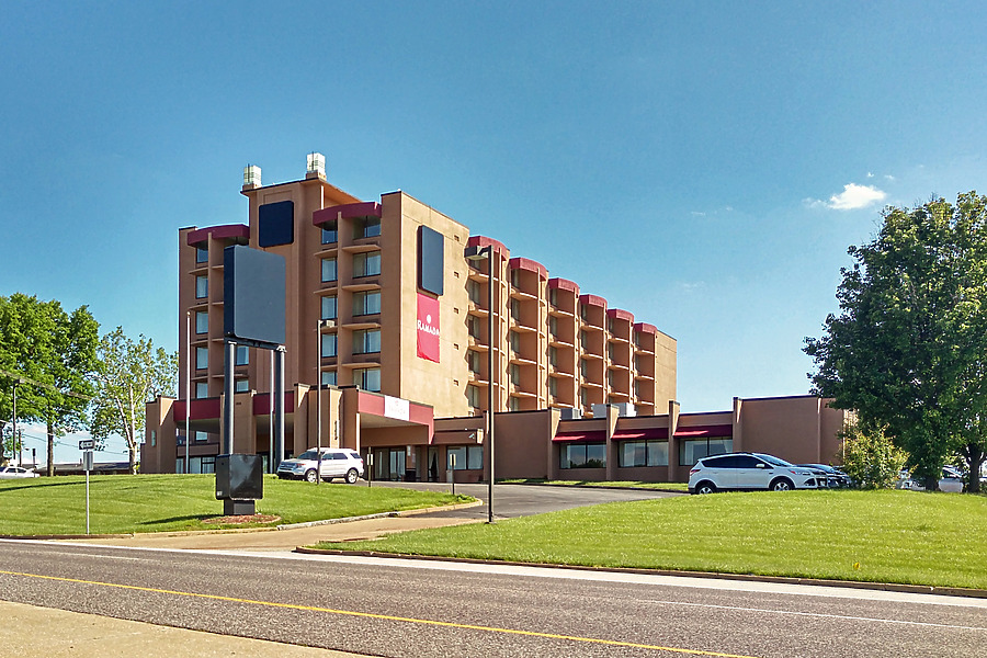 Hotel RL St. Louis Airport by Ryan Hildebrand