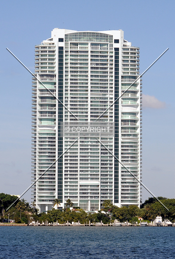 Santa Maria by Jorge Molina