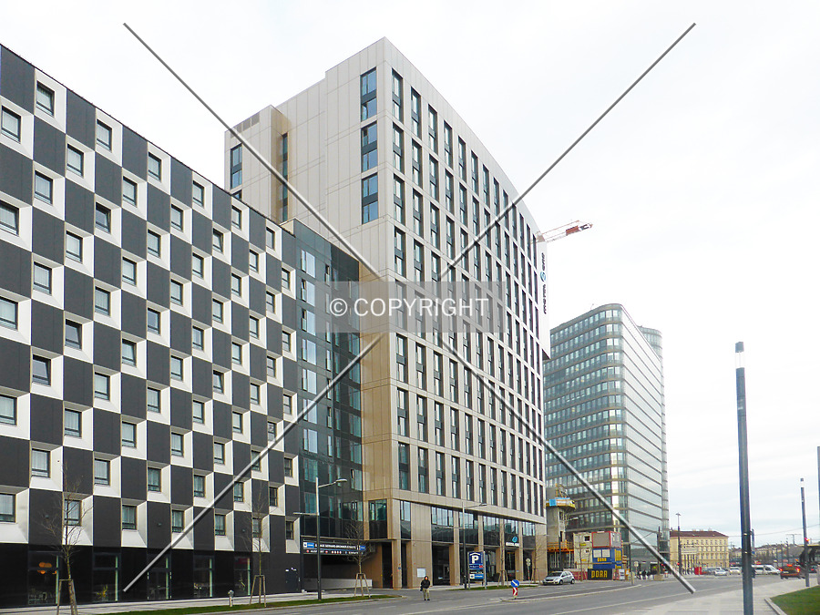 Motel One Hauptbahnhof by Nephilim