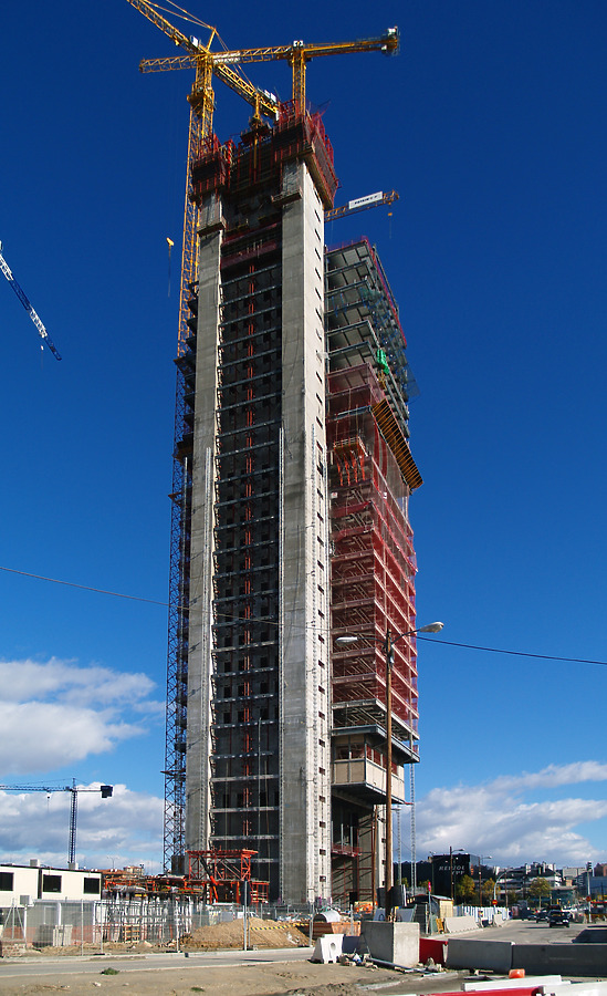 Torre Caja Madrid by Cesar Serrano