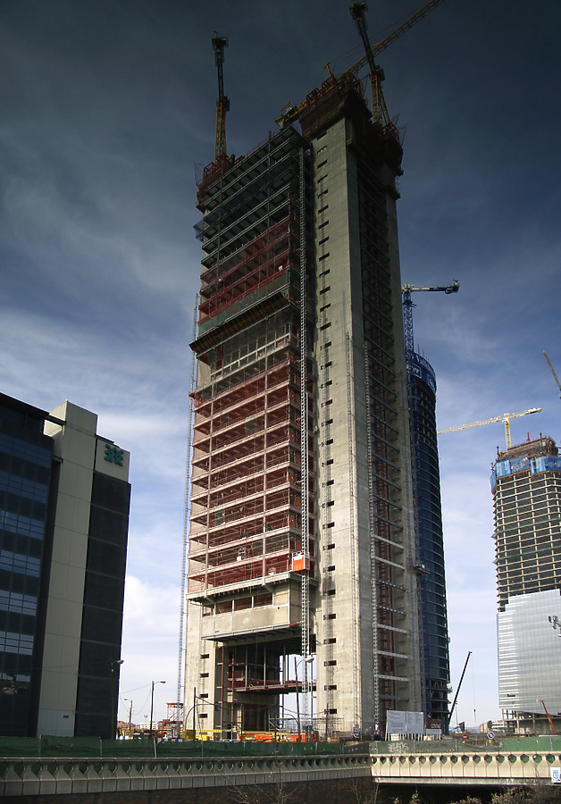 Torre Caja Madrid by Cesar Serrano
