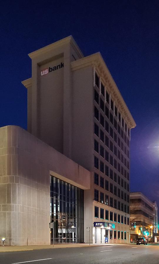 US Bank Building by Ryan Hildebrand