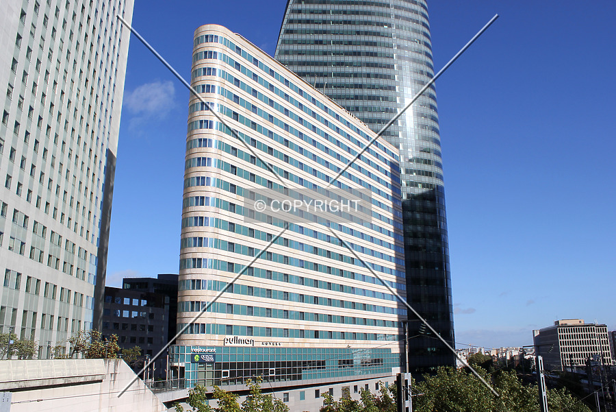 Hôtel Pullman Paris La Défense by Florian Barbier