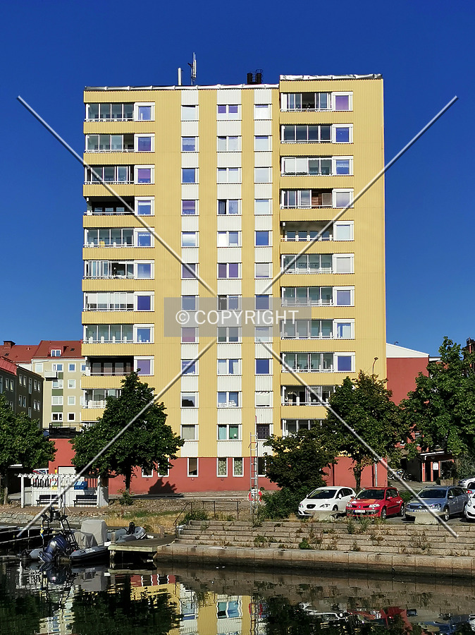 Ronnebygatan 1 by Robin Spetz