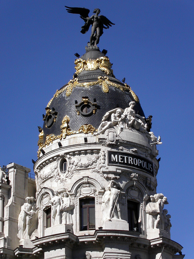 Edificio Metropolis by Cesar Serrano