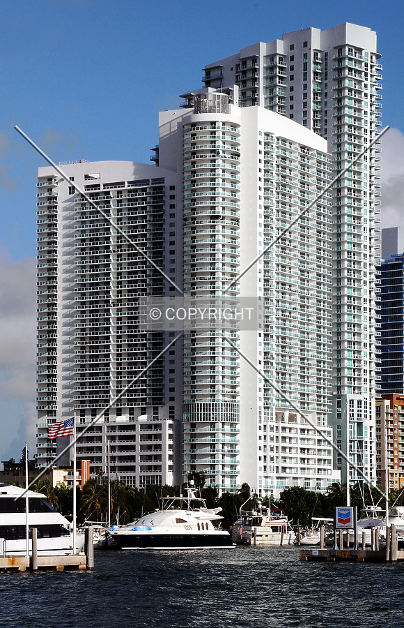 1800 Club by Jorge Molina