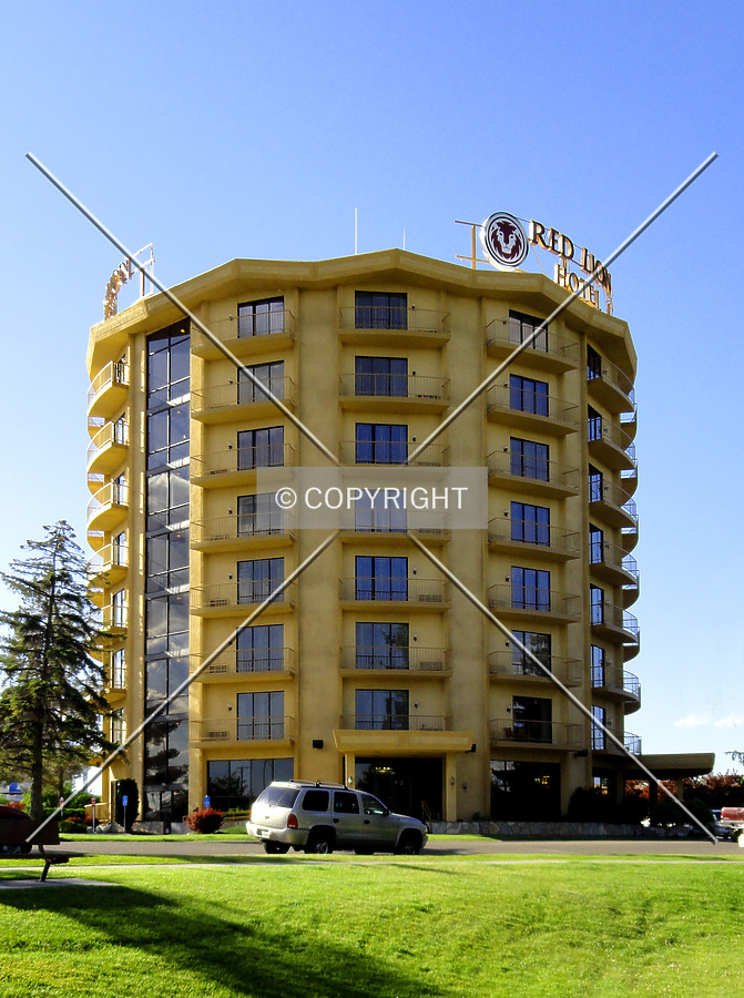Red Lion Hotel on the Falls by Chris Patriarca