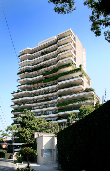 525 Avenida La Capilla