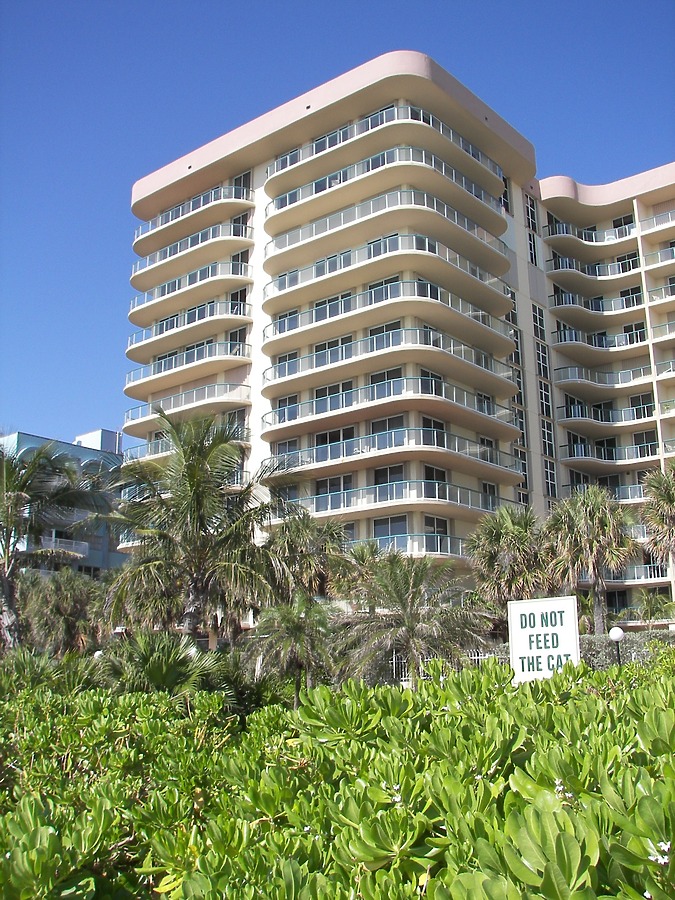 Champlain Towers East Photo 554262517 Stock Image SKYDB