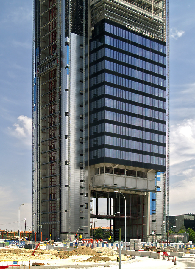 Torre Caja Madrid by Cesar Serrano