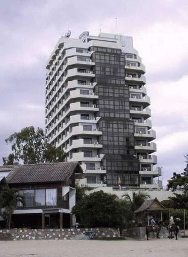 Hua Hin Bluewave Beach Resort by Huopa