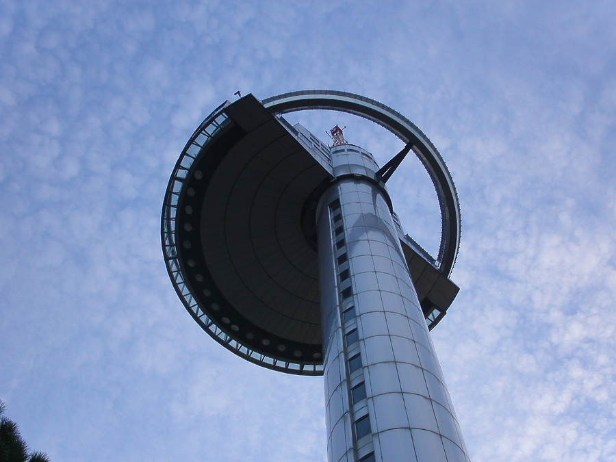 El Faro de Moncloa by Cesar Serrano