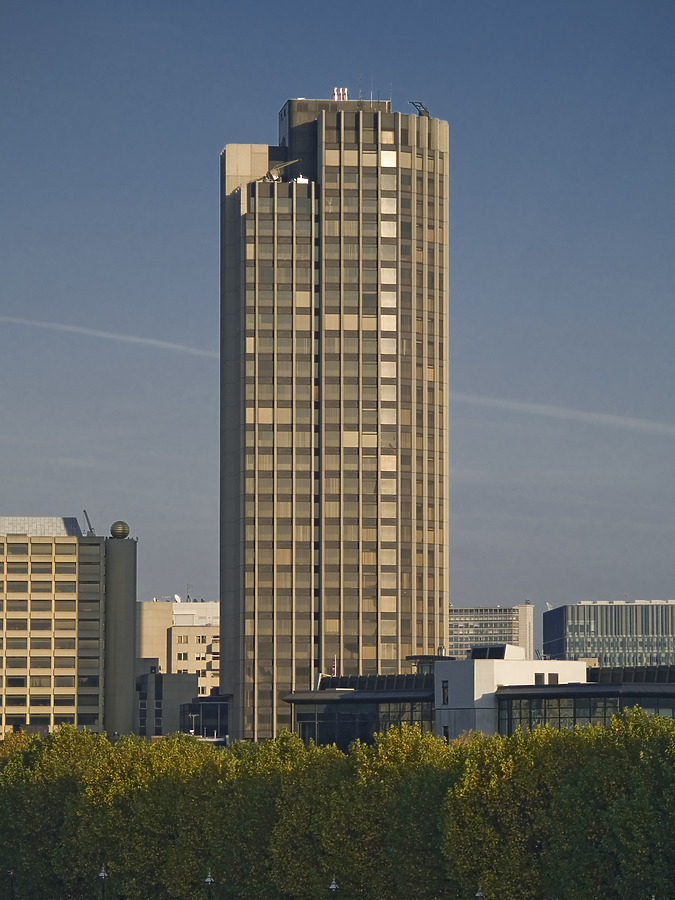South Bank Tower by Cesar Serrano