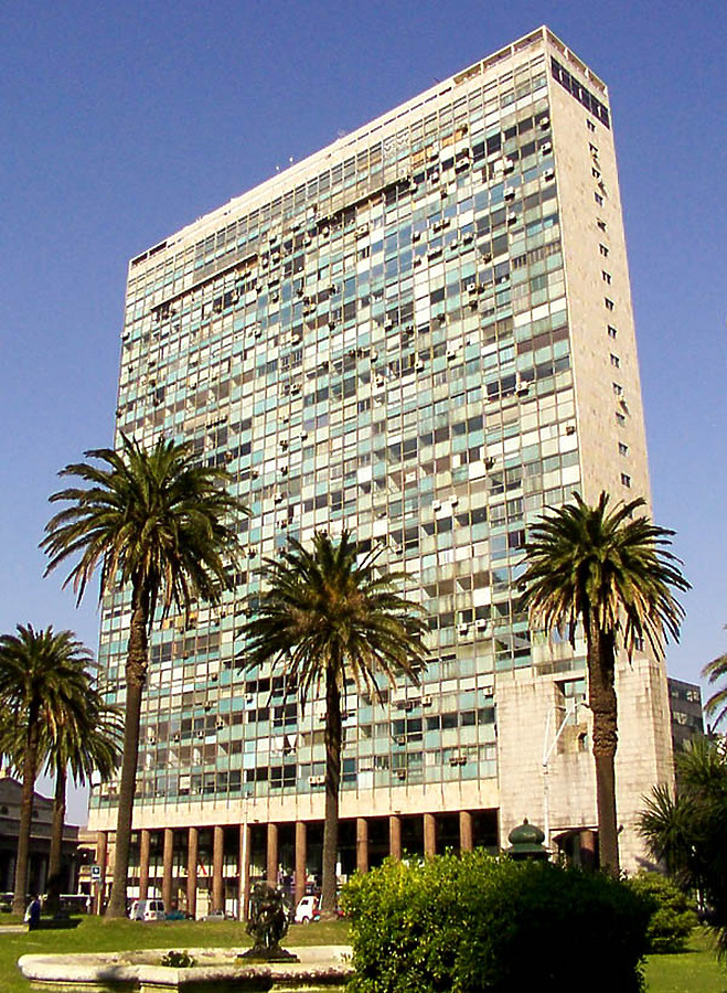 Edificio de la Ciudadela by Daniel Kieckhefer