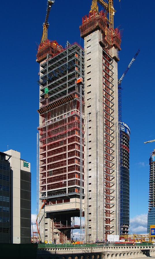 Torre Caja Madrid by Cesar Serrano