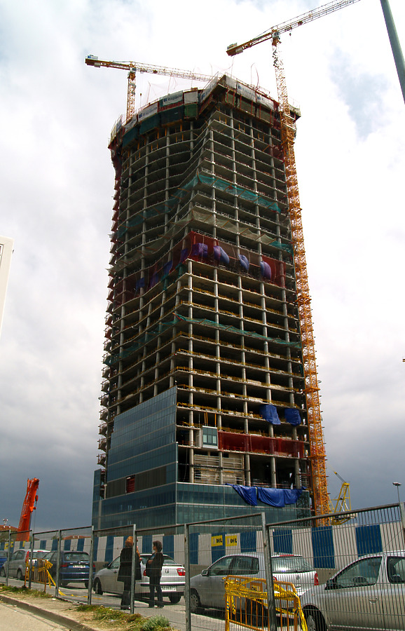 Torre Espacio by Cesar Serrano