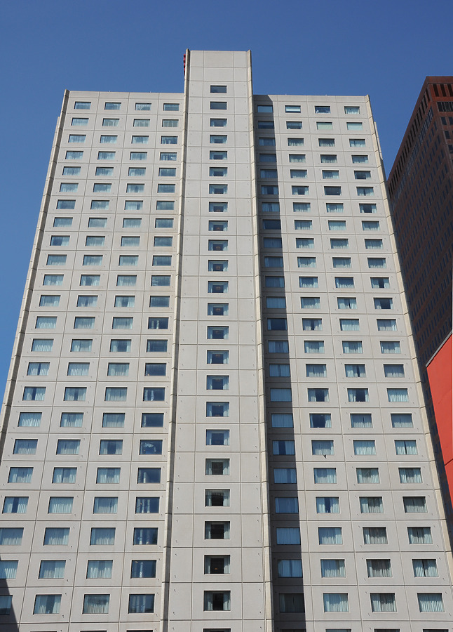 Des Moines Marriott by Rick Bronson