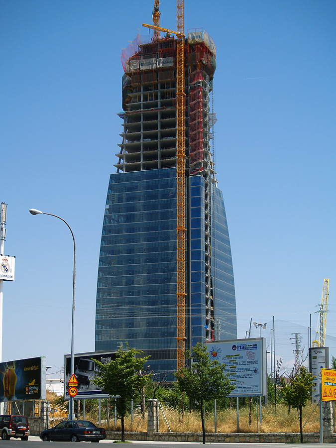 Torre Espacio by Cesar Serrano