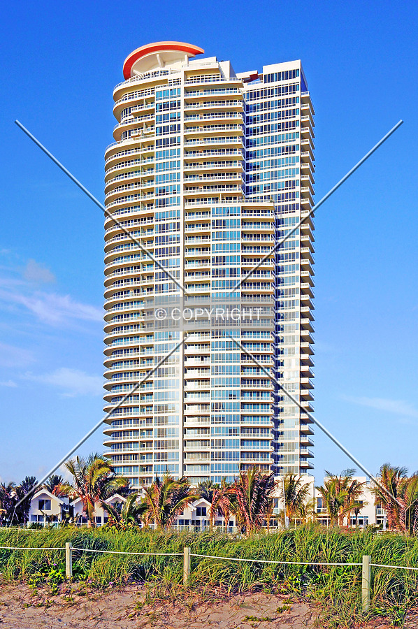 Continuum on South Beach, South Tower by Jorge Molina